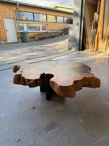 Wurzelholztisch - Olivenholzscheibe kombiniert mit Epoxidharz