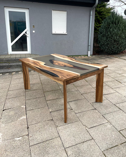 Epoxidharztisch mit europäischem Nussbaumholz / EINZELSTÜCK !! / Holzunikat aus Massivholz / Einzigartiger Tisch