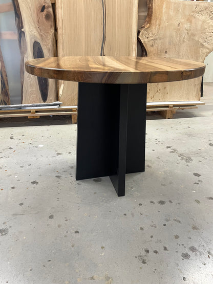 Runder Esstisch aus Nussbaum - Holz - Holztisch mit schwarzem Gestell - Massivholztischplatte