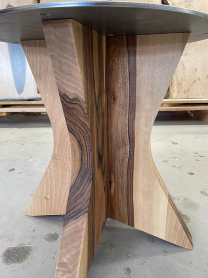 X Gestell aus Massivholz - Massivholzgestell - Einzigartiges Gestell für Runde Tischplatten