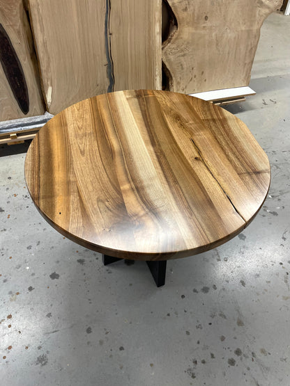 Runder Esstisch aus Nussbaum - Holz - Holztisch mit schwarzem Gestell - Massivholztischplatte