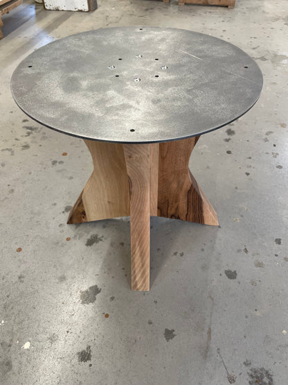 X Gestell aus Massivholz - Massivholzgestell - Einzigartiges Gestell für Runde Tischplatten