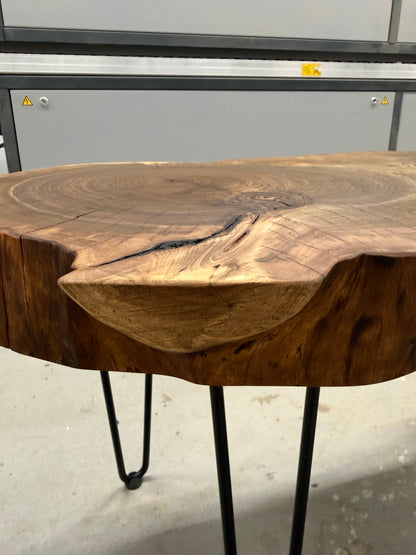 Baumscheibentisch aus einer Walnussscheibe, SOFORT VERFÜGBAR !
