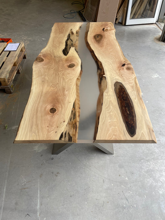 Epoxidharztisch - Nussbaum Tischplatte - Edelstahl Tischgestell - EINZELSTÜCK
