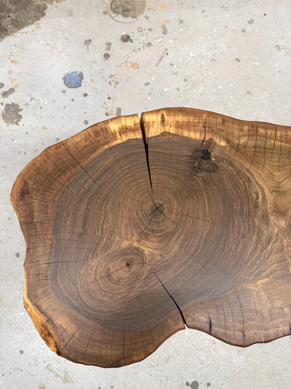 Baumscheibentisch aus einer Walnussscheibe, SOFORT VERFÜGBAR !