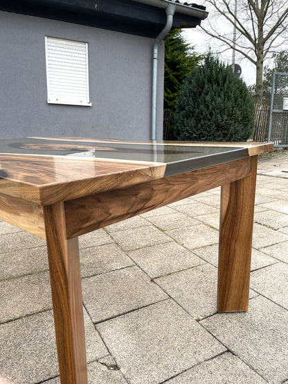 Epoxidharztisch mit europäischem Nussbaumholz / EINZELSTÜCK !! / Holzunikat aus Massivholz / Einzigartiger Tisch