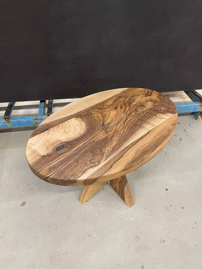 Nussbaum - Massivholztisch - Ovale Form / verschiedene Größen verfügbar - Einzigartiger Tisch