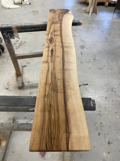 Massivholzplatte aus Nussbaumholz mit Waldkante - geölt oder lackiert / Verschiedene Größen