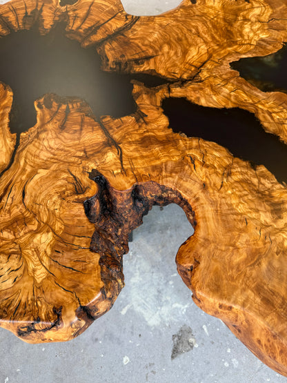 Wurzelholztisch - Olivenholzscheibe kombiniert mit Epoxidharz