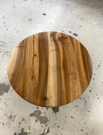 Runder Esstisch aus Nussbaum - Holz - Holztisch mit schwarzem Gestell - Massivholztischplatte