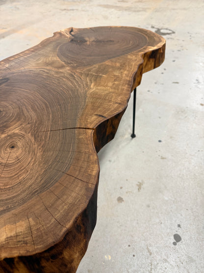 Baumscheibentisch aus einer Walnussscheibe, SOFORT VERFÜGBAR !