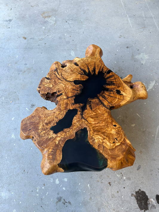 Wurzelholztisch - Olivenholzscheibe kombiniert mit Epoxidharz