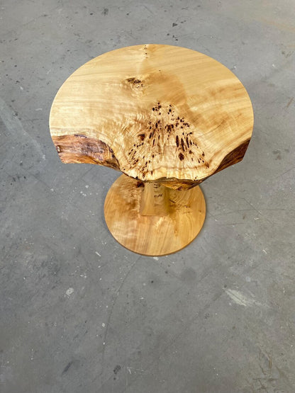 Runder Beistelltisch aus Maserpappel – Massivholz, Designerstück, Holzunikat, Massivholztischplatte